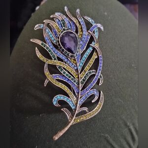 Elegant Peacock Feather Brooch with Purple and Blue Accents